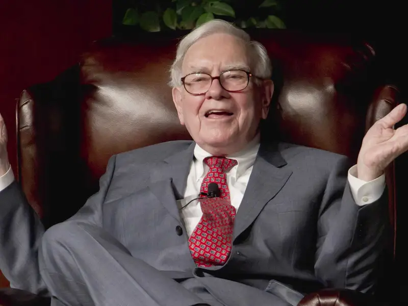 Warren Buffett’s Leadership Style & Insights in Times of Crisis
